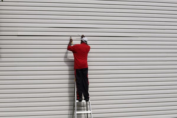Cost of Siding Reattachment in Bowie